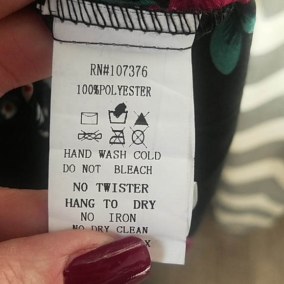 NWT Wild about Flowers satin top - Picture 6 of 7